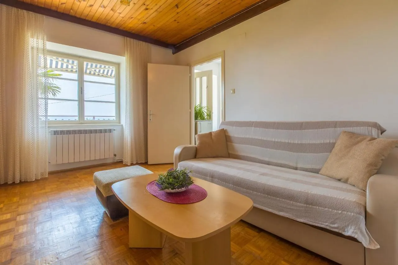 Ane Apartment Dramalj